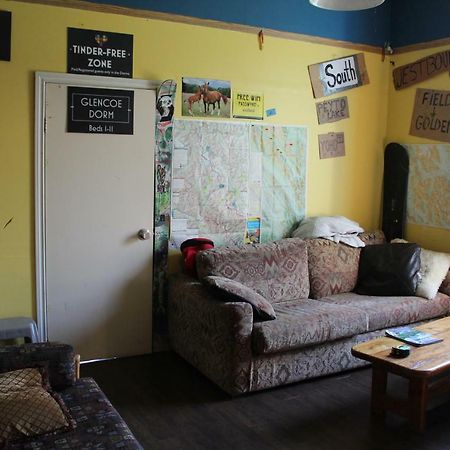 Kicking Horse Backpacker Hostel Golden Εξωτερικό φωτογραφία