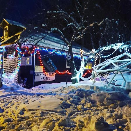 Kicking Horse Backpacker Hostel Golden Εξωτερικό φωτογραφία