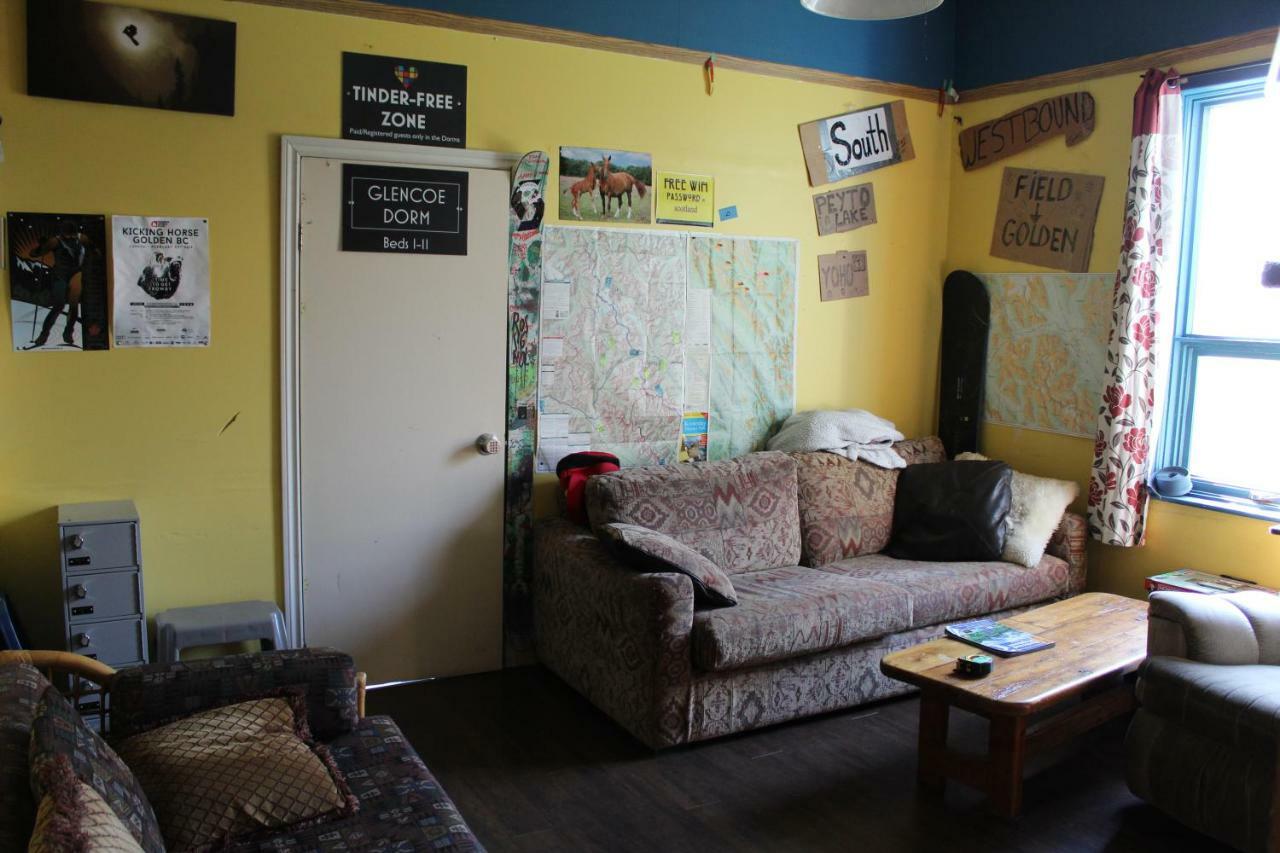 Kicking Horse Backpacker Hostel Golden Εξωτερικό φωτογραφία