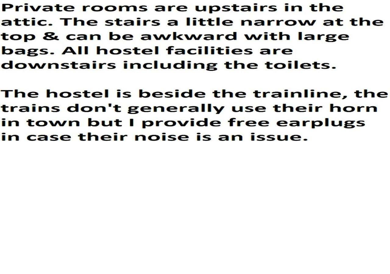 Kicking Horse Backpacker Hostel Golden Εξωτερικό φωτογραφία